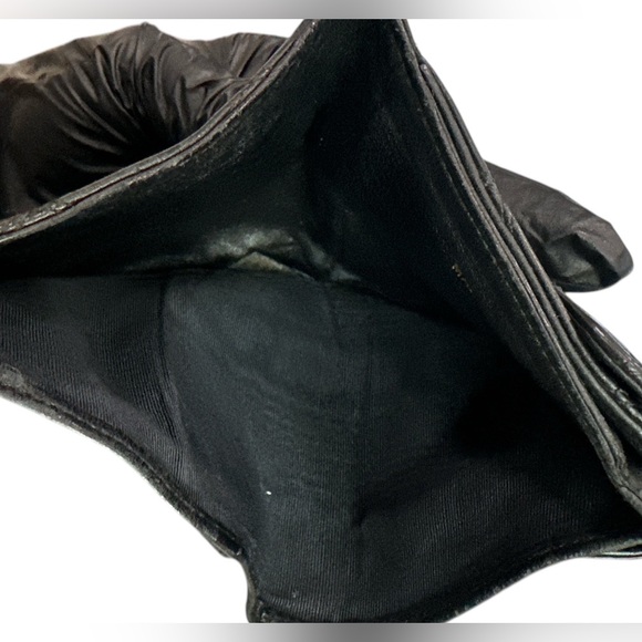 291. Chanel Black Leather compact wallet - Picture 8 of 8